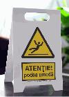 Atentie podea umeda semn A